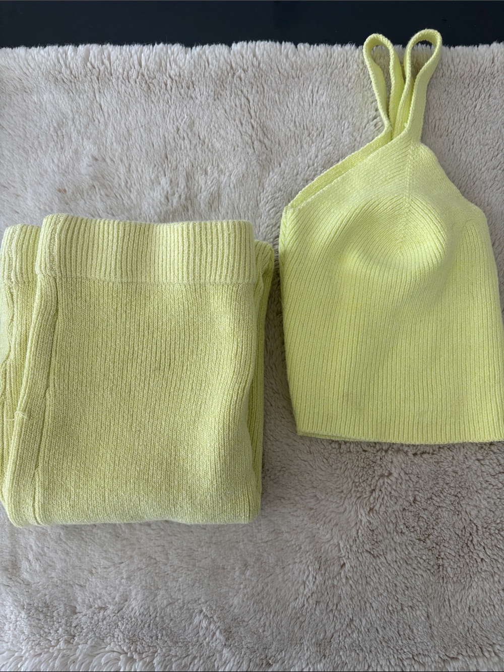 Light Yellow Ribbed V-Neck Sweater Crop